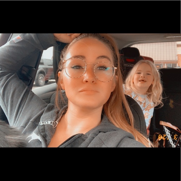 Meet your Posher, Karina - Picture 7 of 8